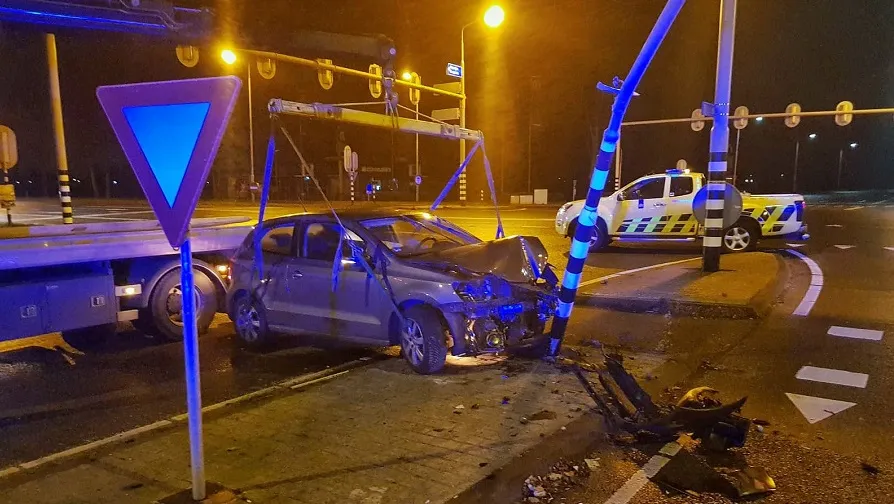 gestolen auto zwaar beschadigd