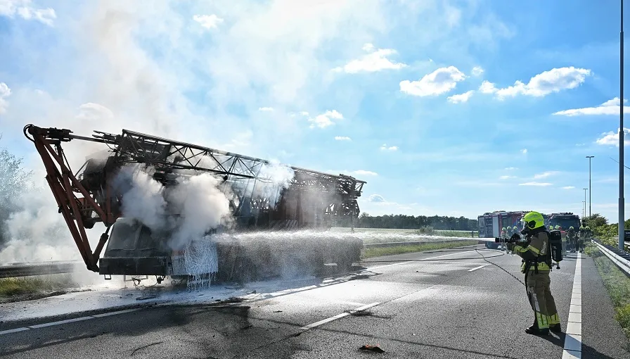 hijskraan in brand