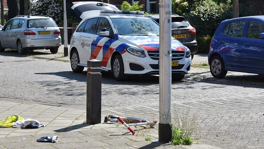 kind op step aangereden