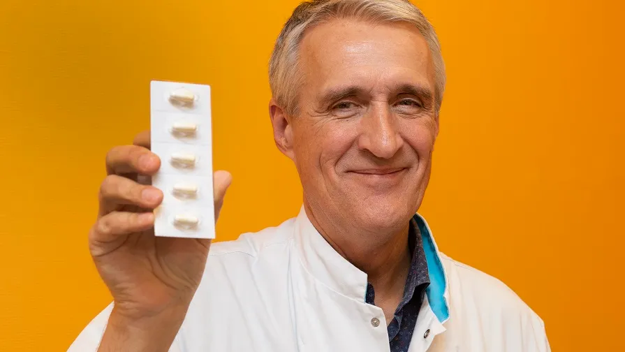 neuroloog edo arnoldus met nieuwe capsules