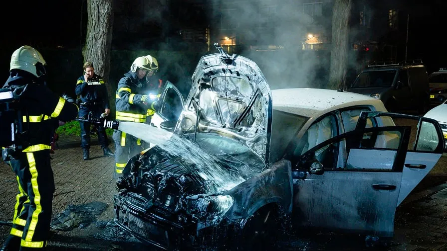 politie zoekt getuigen autobrand prof dondersstraat