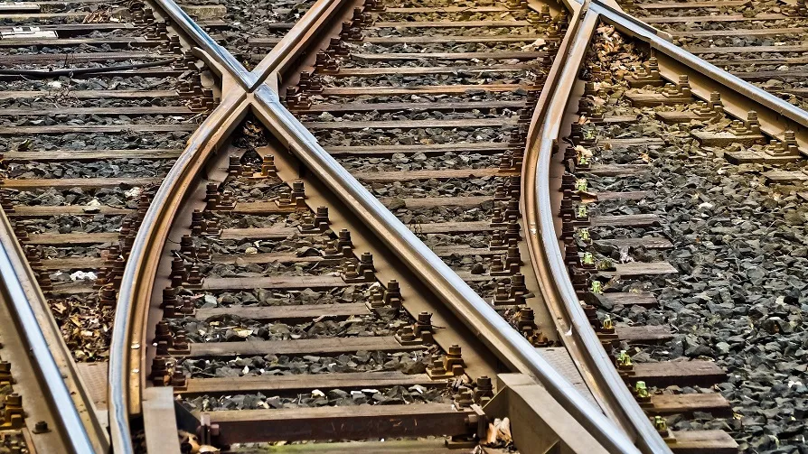 rails 3309912 1920 1