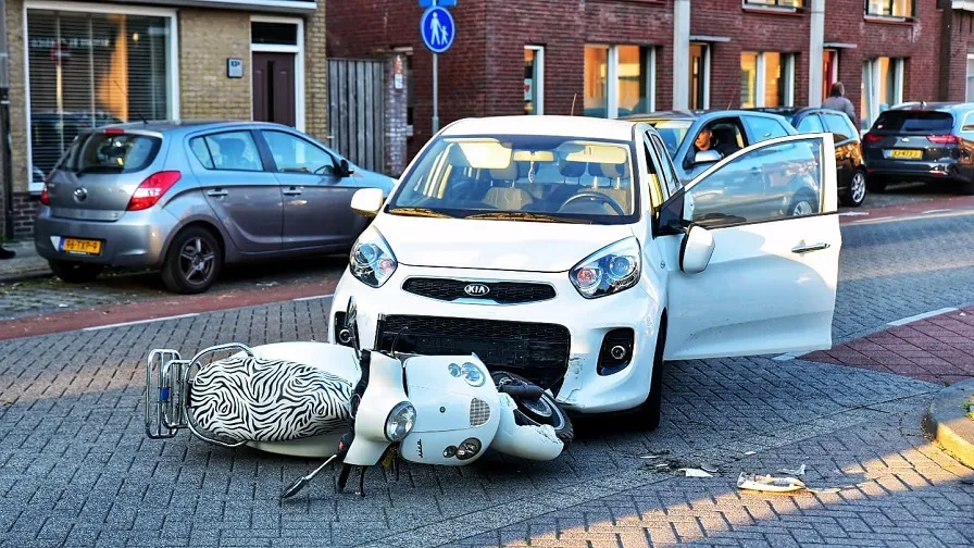 scooterrijder aangereden
