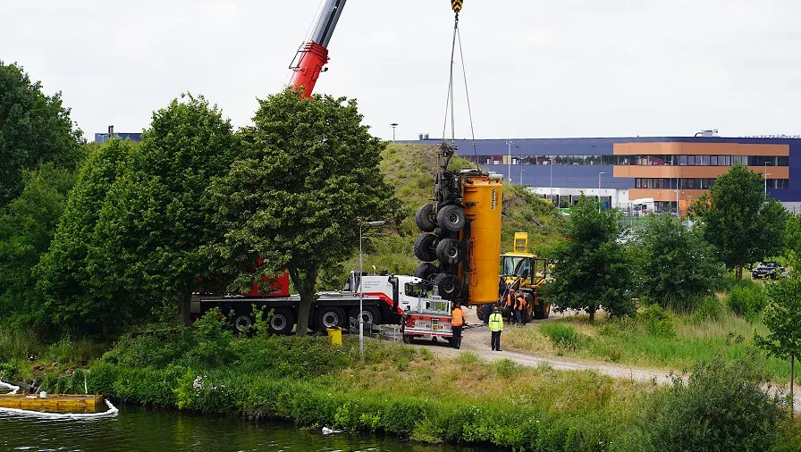 tankwagen gljdt kanaal in