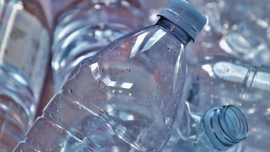 the bottle 5128607 640 915x518 1