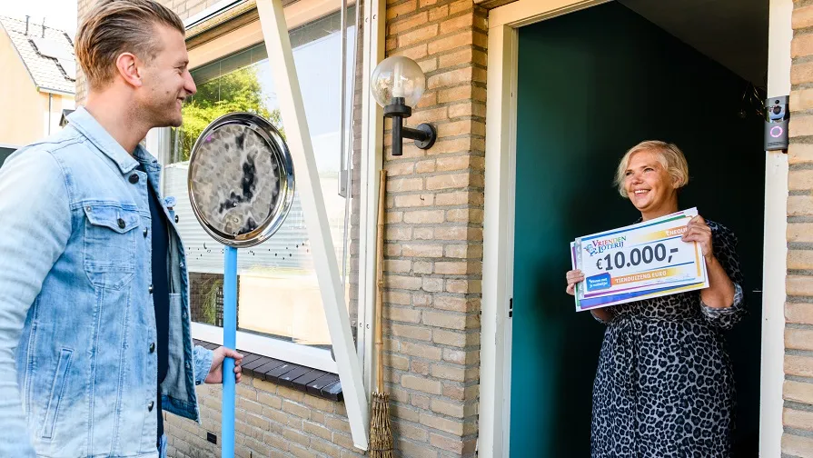 tilburgse anneriek wint 10000 euro bij vriendenloterij