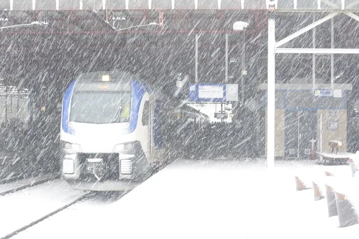 trein in sneeuw