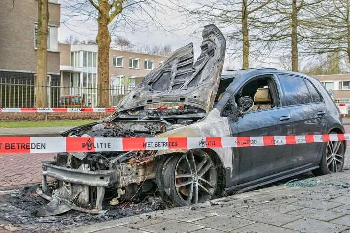 uitgebrande auto