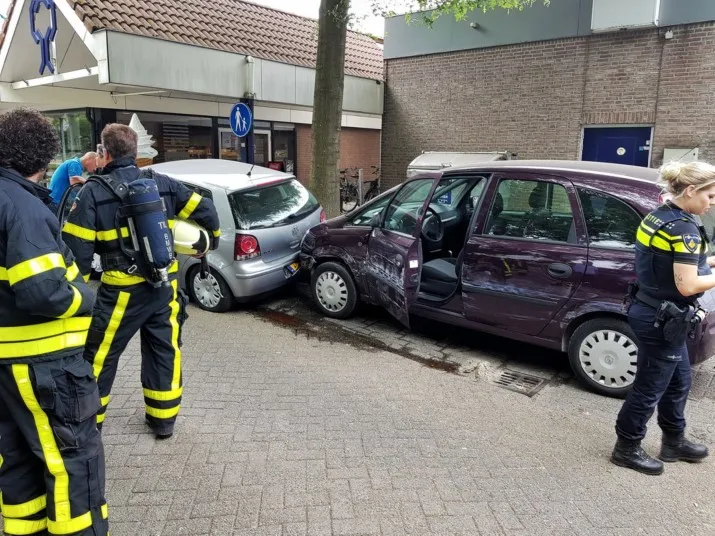 vrouw gebruikt gas in plaats van rem