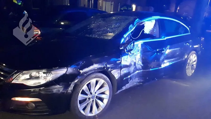 zwaar beschadigde auto