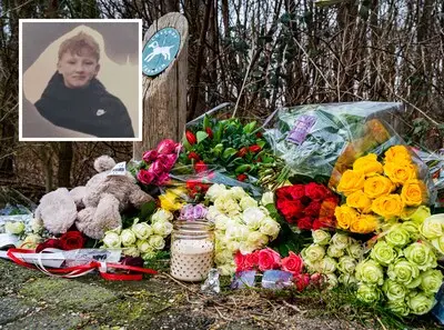 2025 02 25 13 35 32 schiedam bloemen aan de fjorddal waar een 13 jarige jongen is omgekomen bij een steekpartij na het incident is een leeftijdsgenoot aangehouden anp mediatv inzet joni