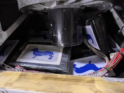 de drugs werden gevonden in de inspectieruimte van een koelcontainer