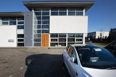 ed20250113 0001 waalre het notariskantoor van bjorn van der veer bij een verhaal over het niet afhandelen van een erfenis dat dossier ligt al 10 jaar stil deze notaris veroorzaakt dat en staat volgende week ook voor de tuchtraad