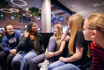 leerlingen van middelbare school de rooi pannen