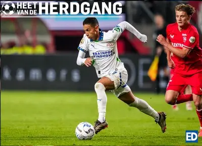 mauro junior begint aan een rush tijdens het duel met fc twente van donderdag 1 3 sem steijn zet de achtervolging in