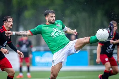 ar20250522 4063 alphen aan den rijn netherlands may 24 6 mike das velo during the 1e klasse b match between arc and velo at sportpark zegersloot on may 24 2025 in alphen aan den rijn netherlands photo by ron hoenson