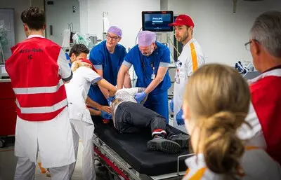 een grote calamiteitenoefening in het maasstad ziekenhuis in rotterdam was als er een grote schietpartij is en de seh volloopt met slachtoffers foto frank de roo