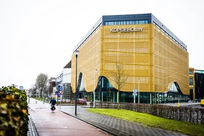 serie afgekocht adr nlbeeld ar20230316 0039 dordrecht sandra van steenvelt in het kopgebouw