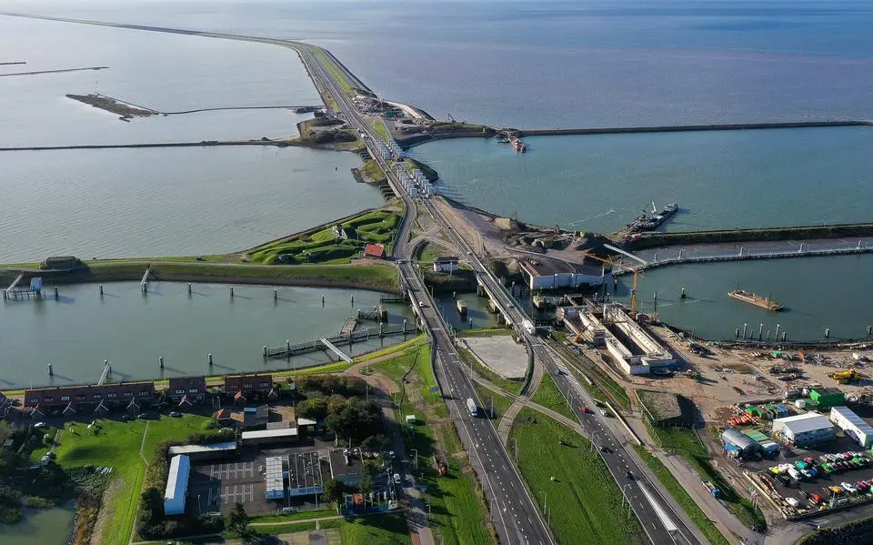 afsluitdijk bruggen
