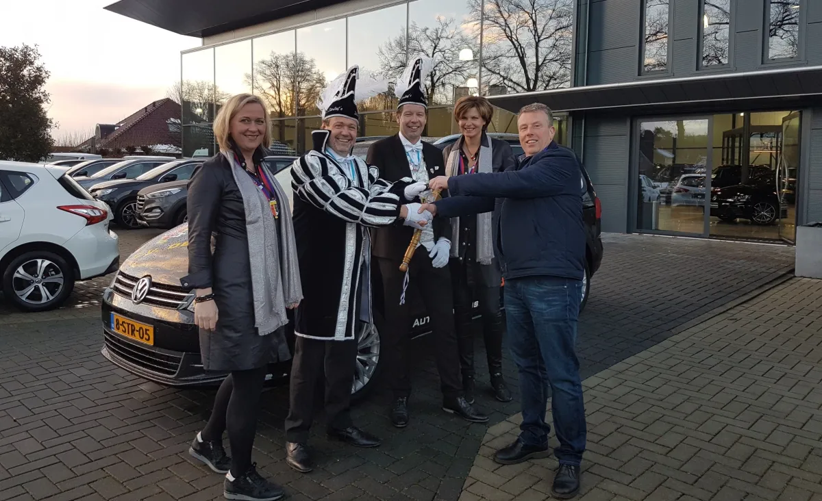 2017 0005 hoogheden cv de papsleefn nemen hofauto in ontvangst