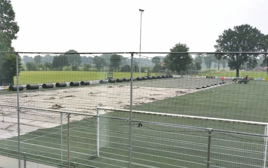 2017 06 29 aanleg kunstgrasvelden 001c