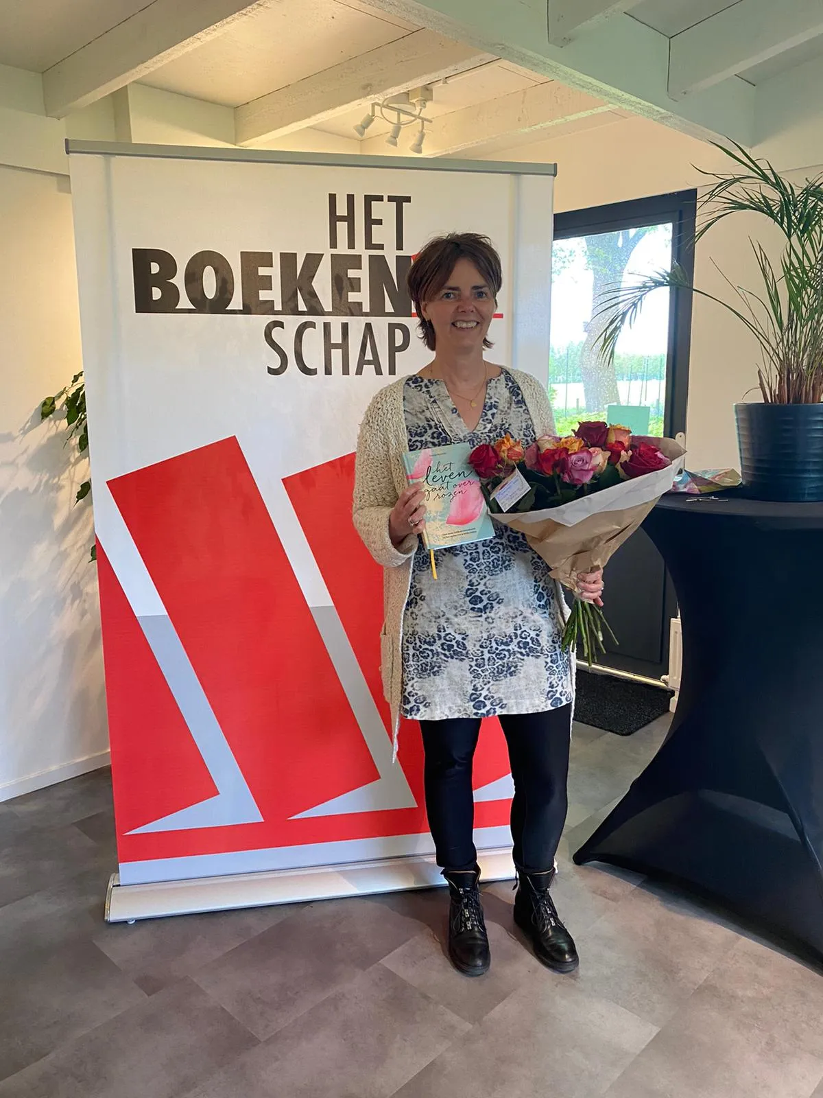 2021 19mei boekoverhandiging bij het boekenschap