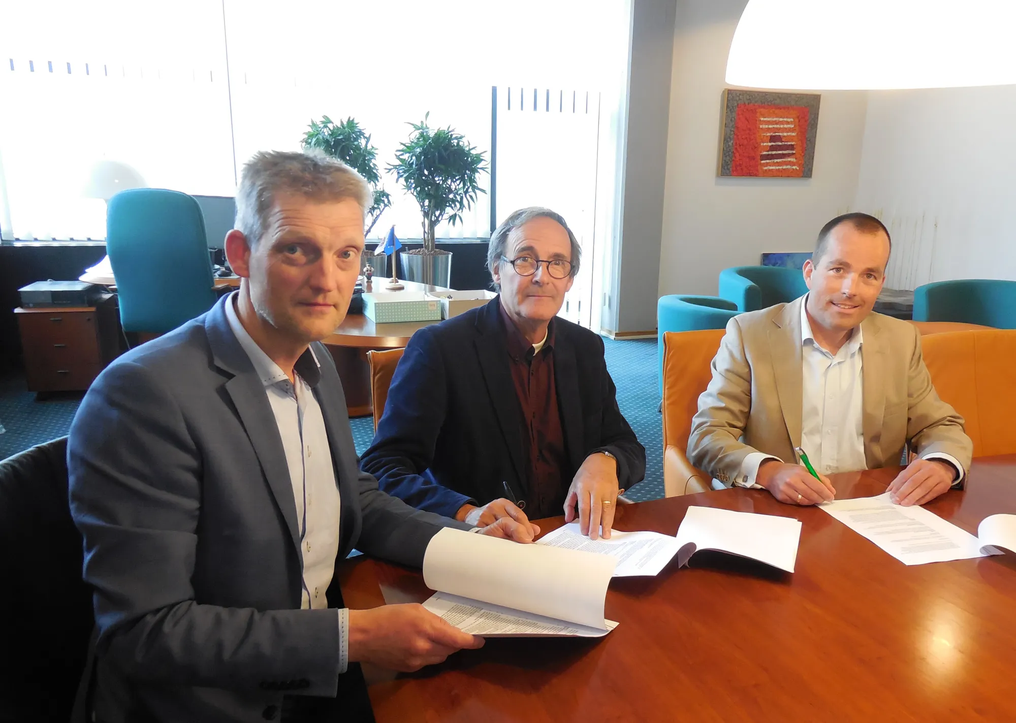 21052015 ondertekening koopovereenkomst knooperf de veldboer