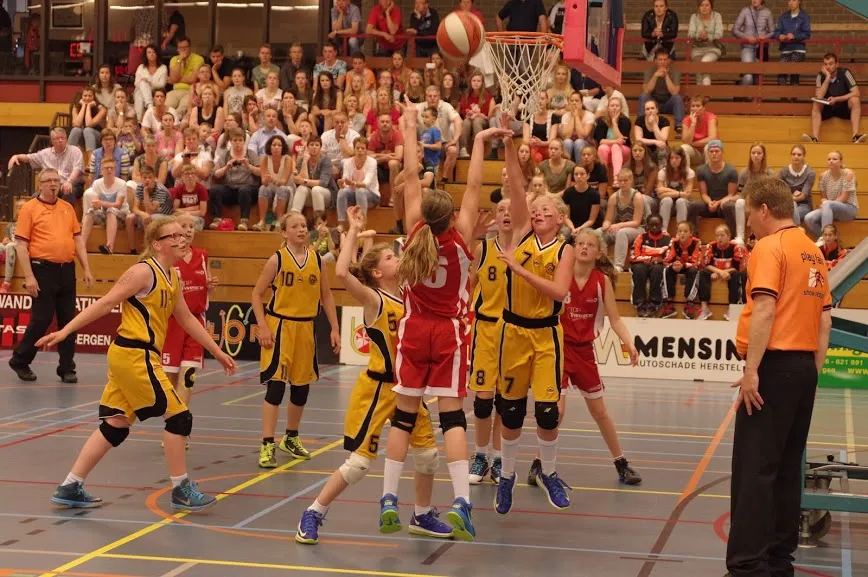 actie foto jade brughuis vs de wit grasshoppers njk vu12