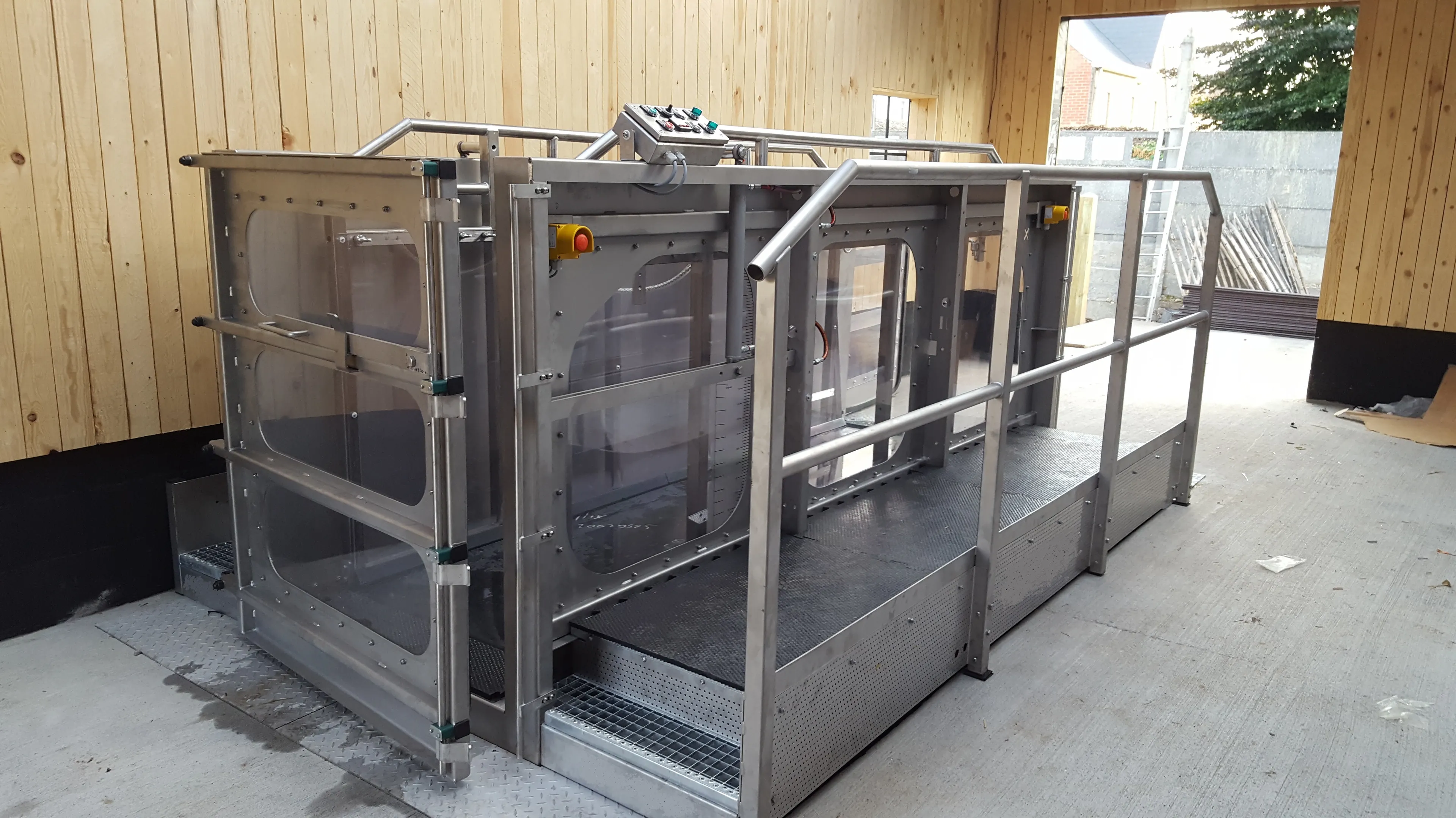 aquatrainer up hill ground front