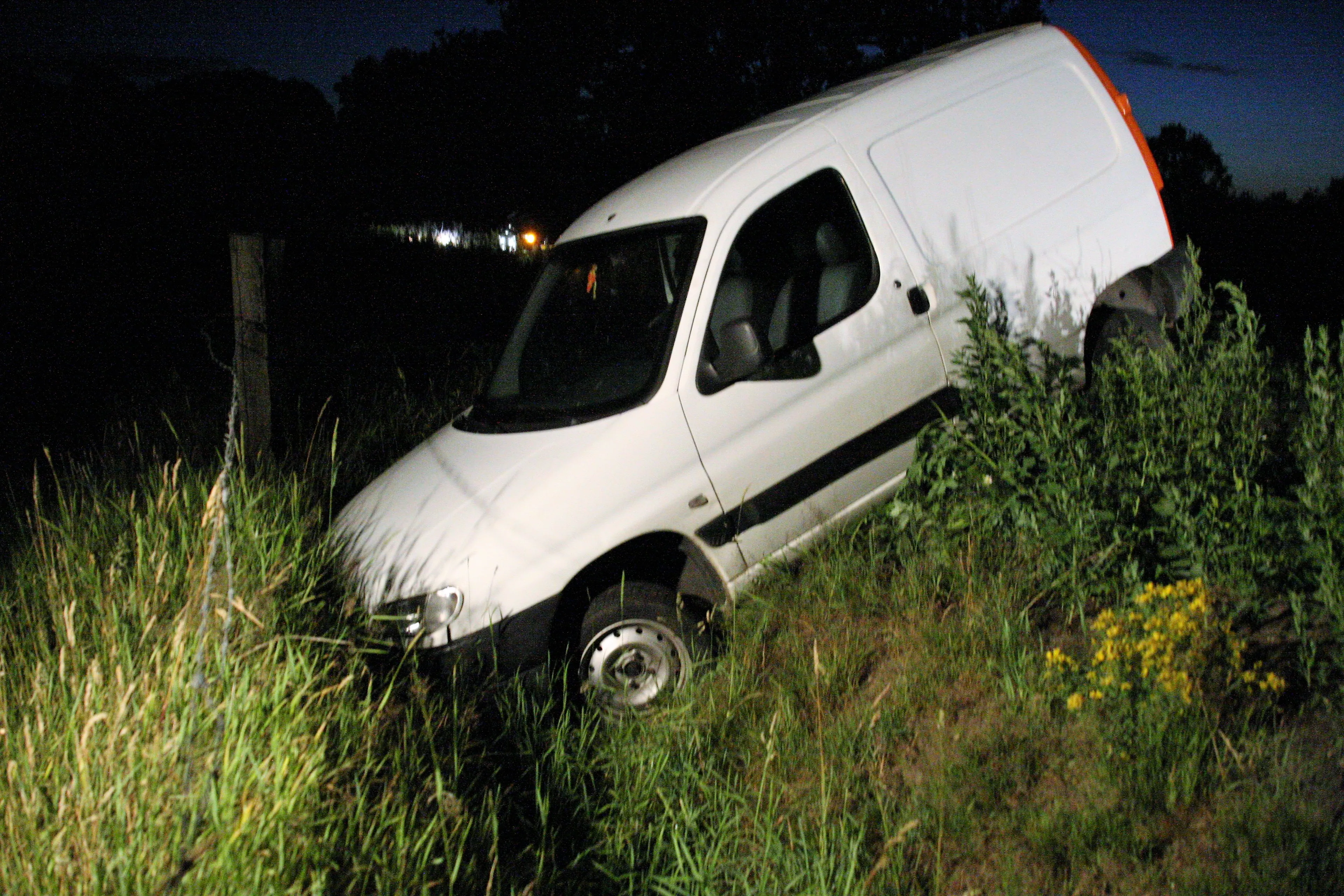 auto in de sloot haarle gem tubbergen foto clemens brughuis 7