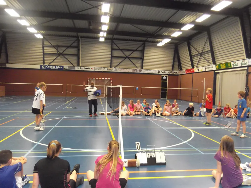 bkz9bs51uk40i944qz9v3oiir gemeentelijk schoolbadmintontoernooi 2013 063