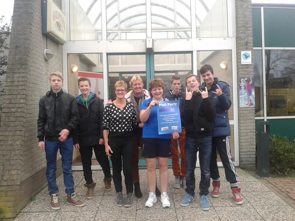 byst17vlzwbj44js961f46g9z pool party 2