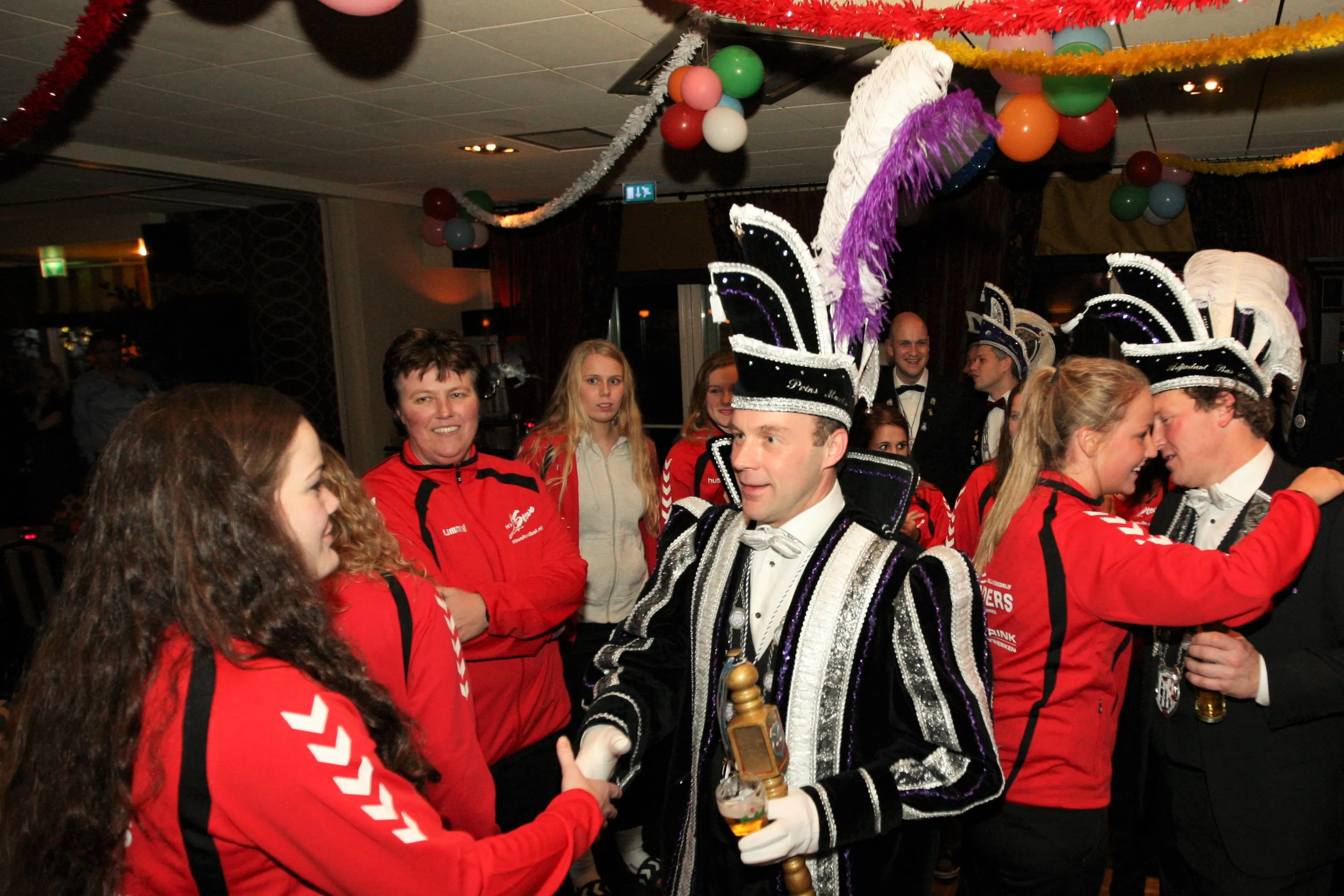 dames 1 bij sponsor prins martin 2