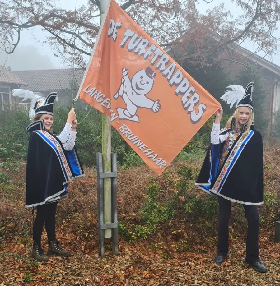 foto mariaschool vlag hijsen e1605178498563