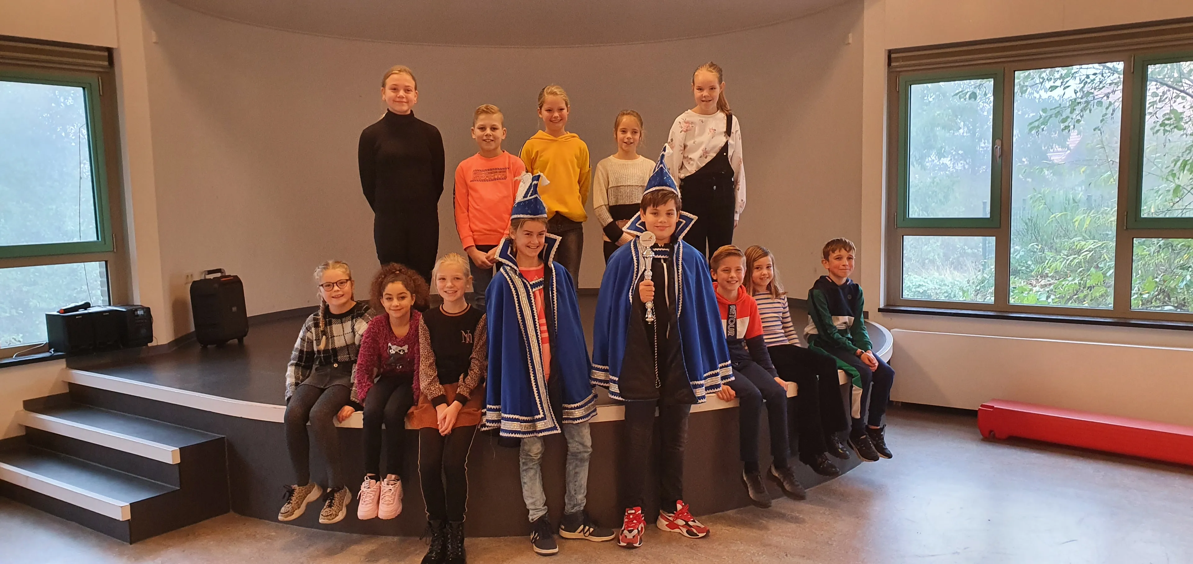 foto schoolprins en prinses en raad van 11