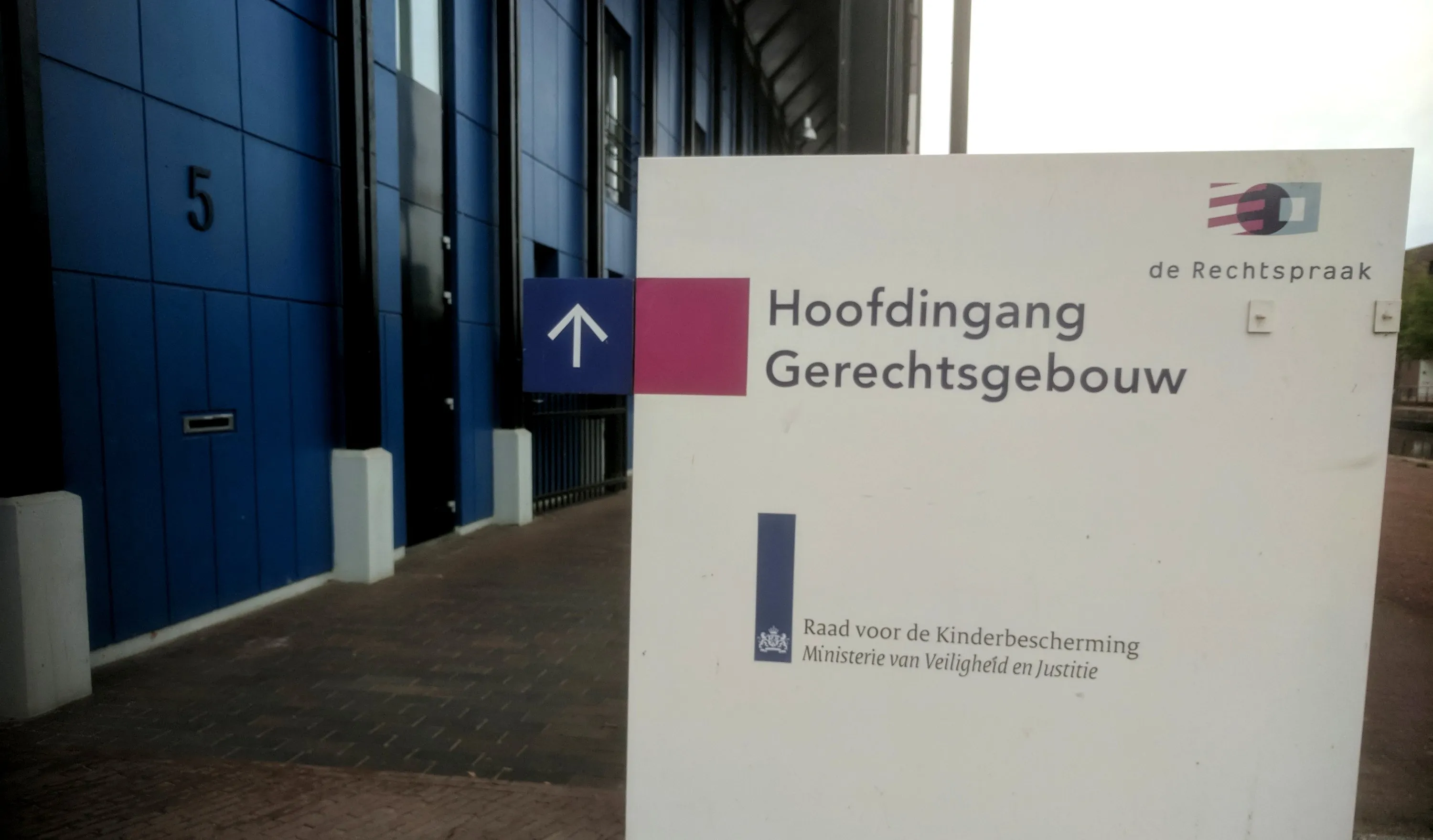 gerechtsgebouw bord