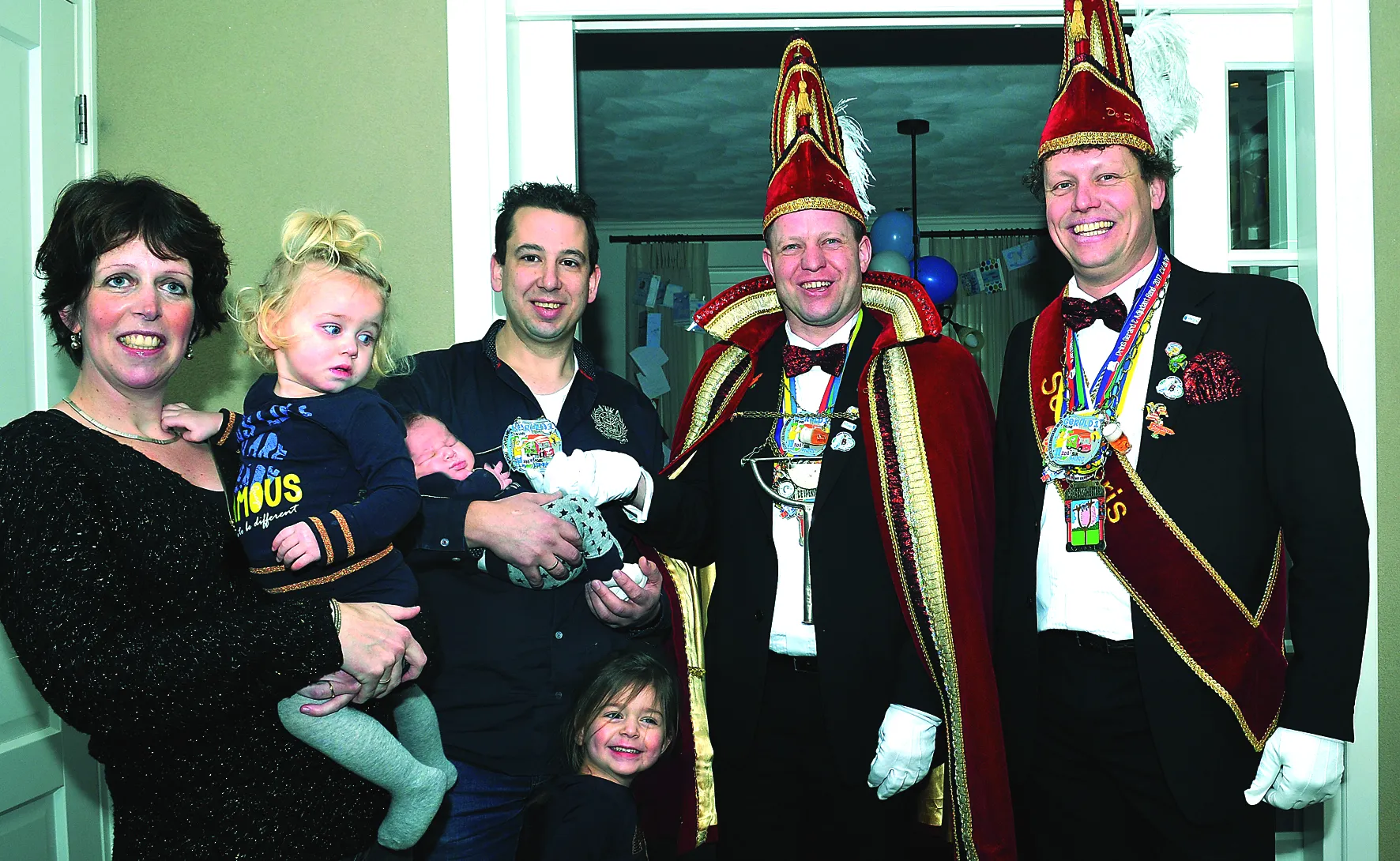 groepsfoto bezoek eerstgeborene