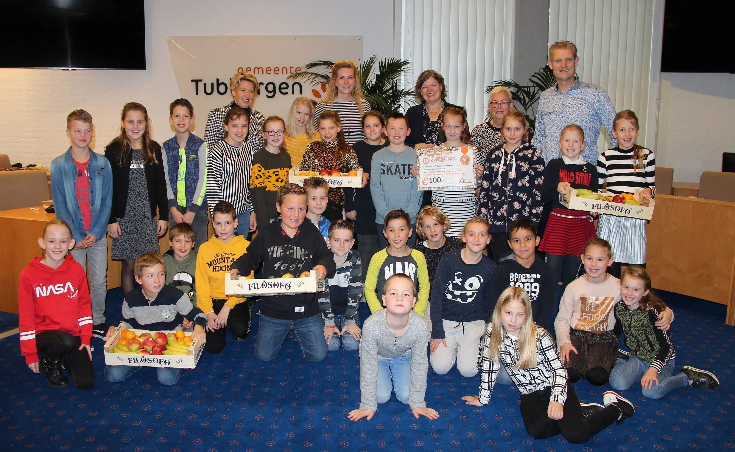 groepsfoto burgemeestersontbijt mariaschool langeveen e1573224718669