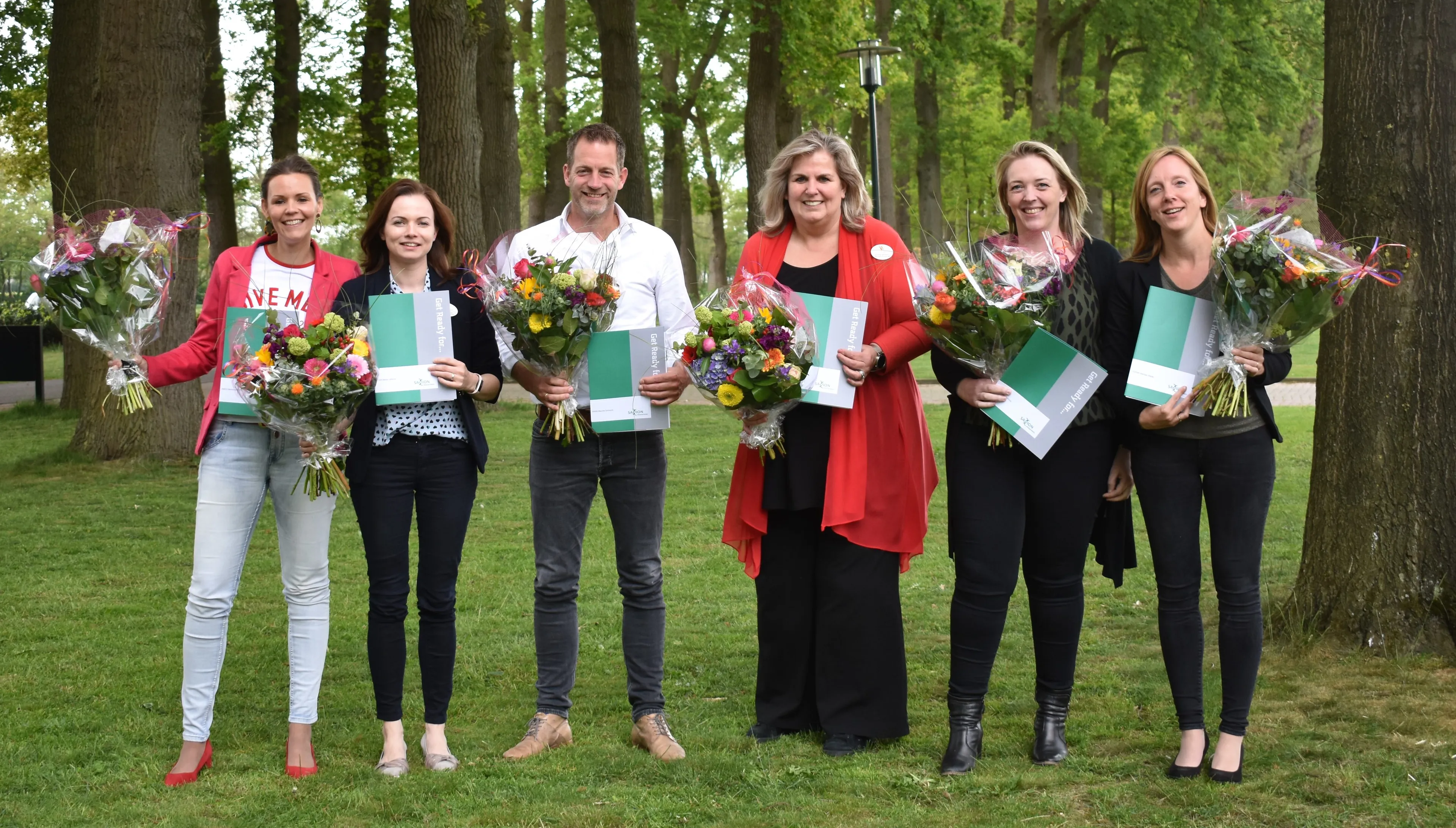 groepsfoto certificaatuitreiking teamcoaches zorggroep sint maarten e1559034938557