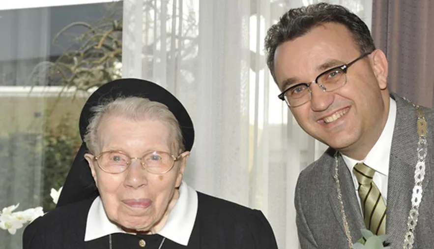 idcnmoz4mc74oizhfzt0ctccn eyo9ja4lxcqqw6kd5z10uqo7a w1240 h706 x