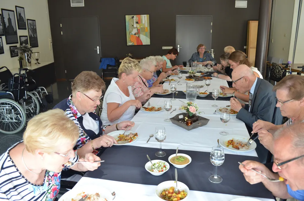 jzk7odidh5ahw02x60r61ncxe eten met elkaar