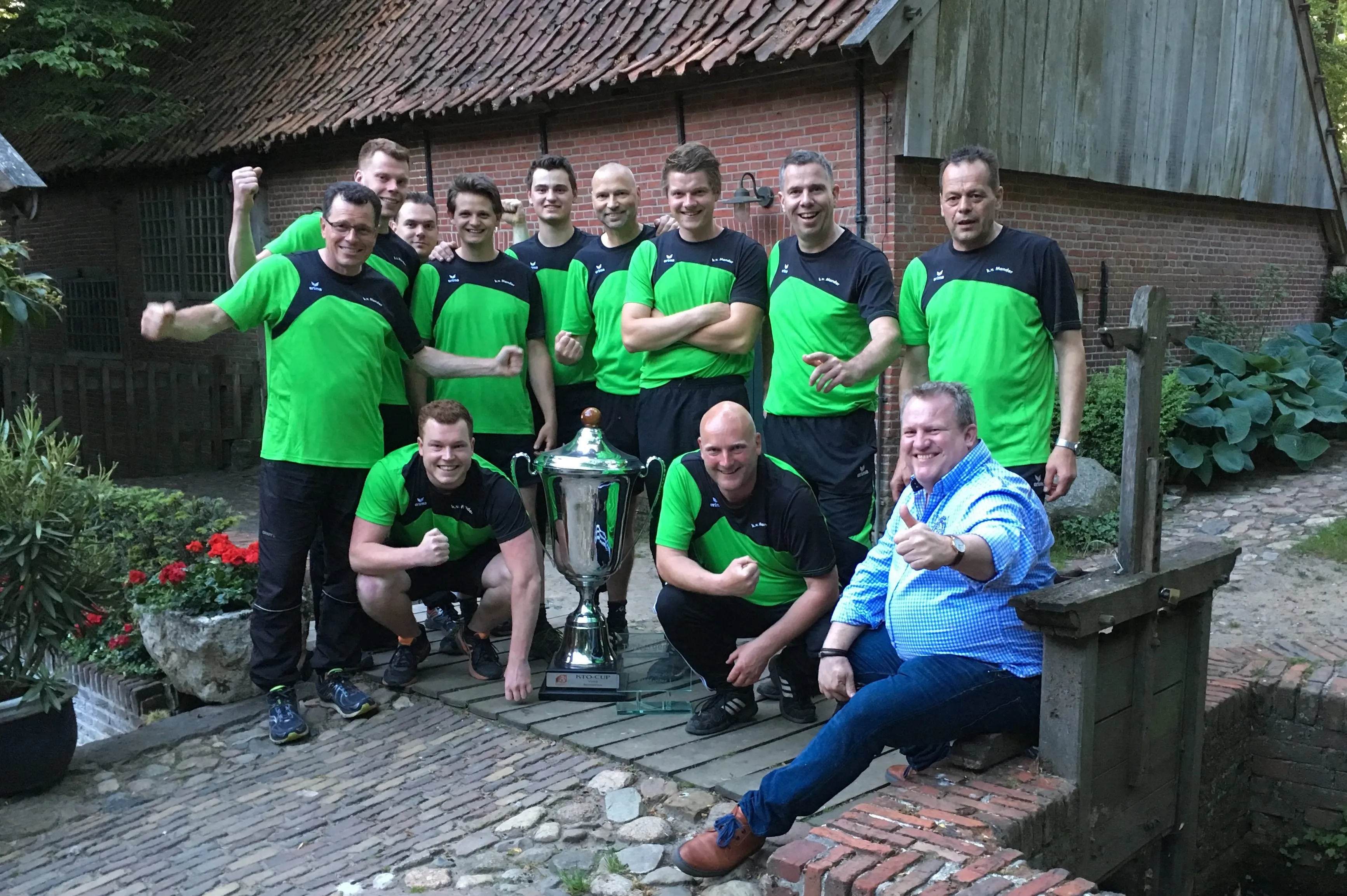 kv mander sportploeg van het jaar 2018 e1559034713545