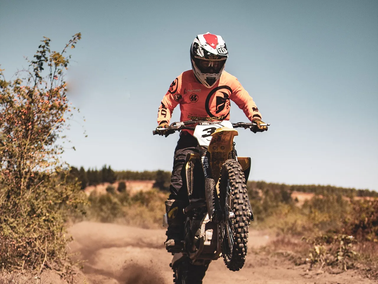 moto 4348015 1920