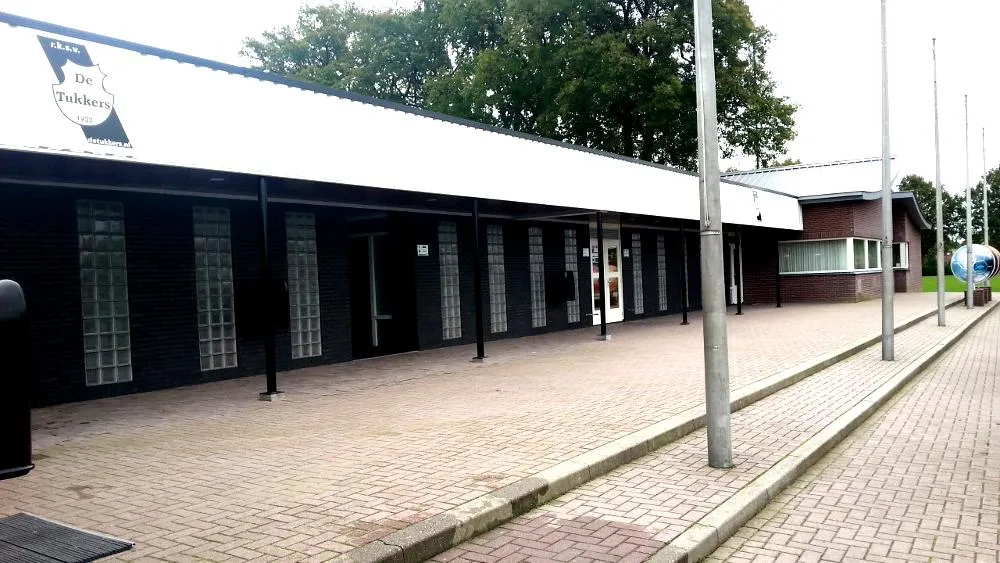 obuu9hnlh3ezoeexkditqpb8v de tukkers clubgebouw