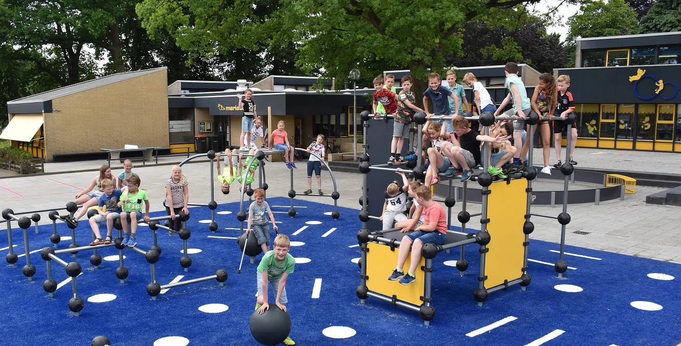 ontmoet en beweegplein reutum