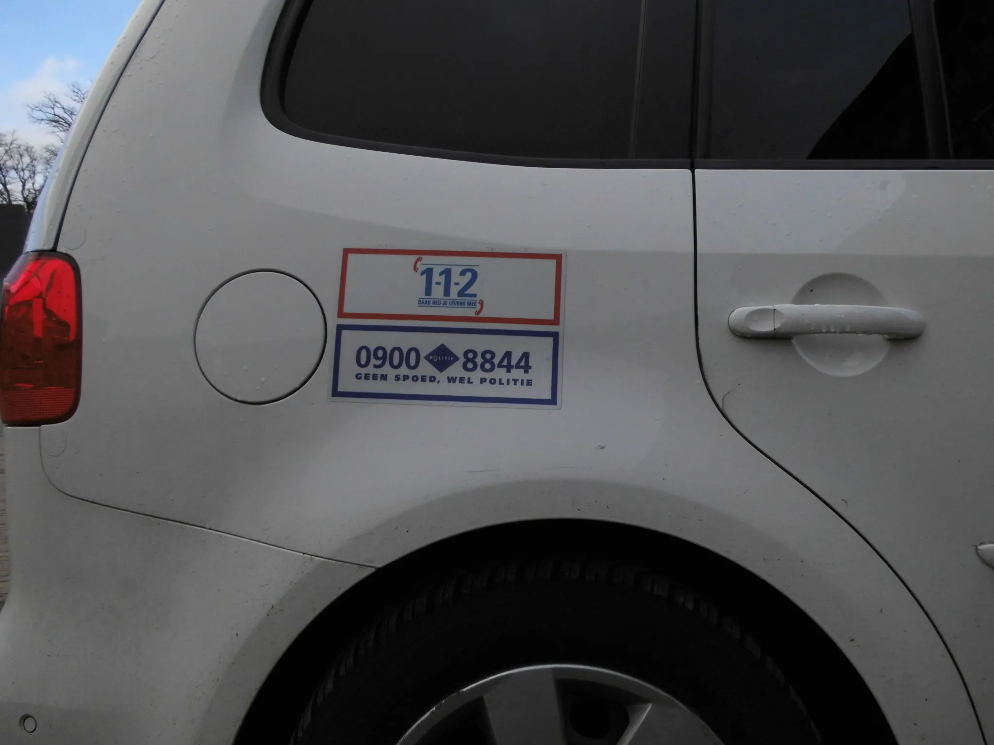 politiewagen 4 dm van hellesem