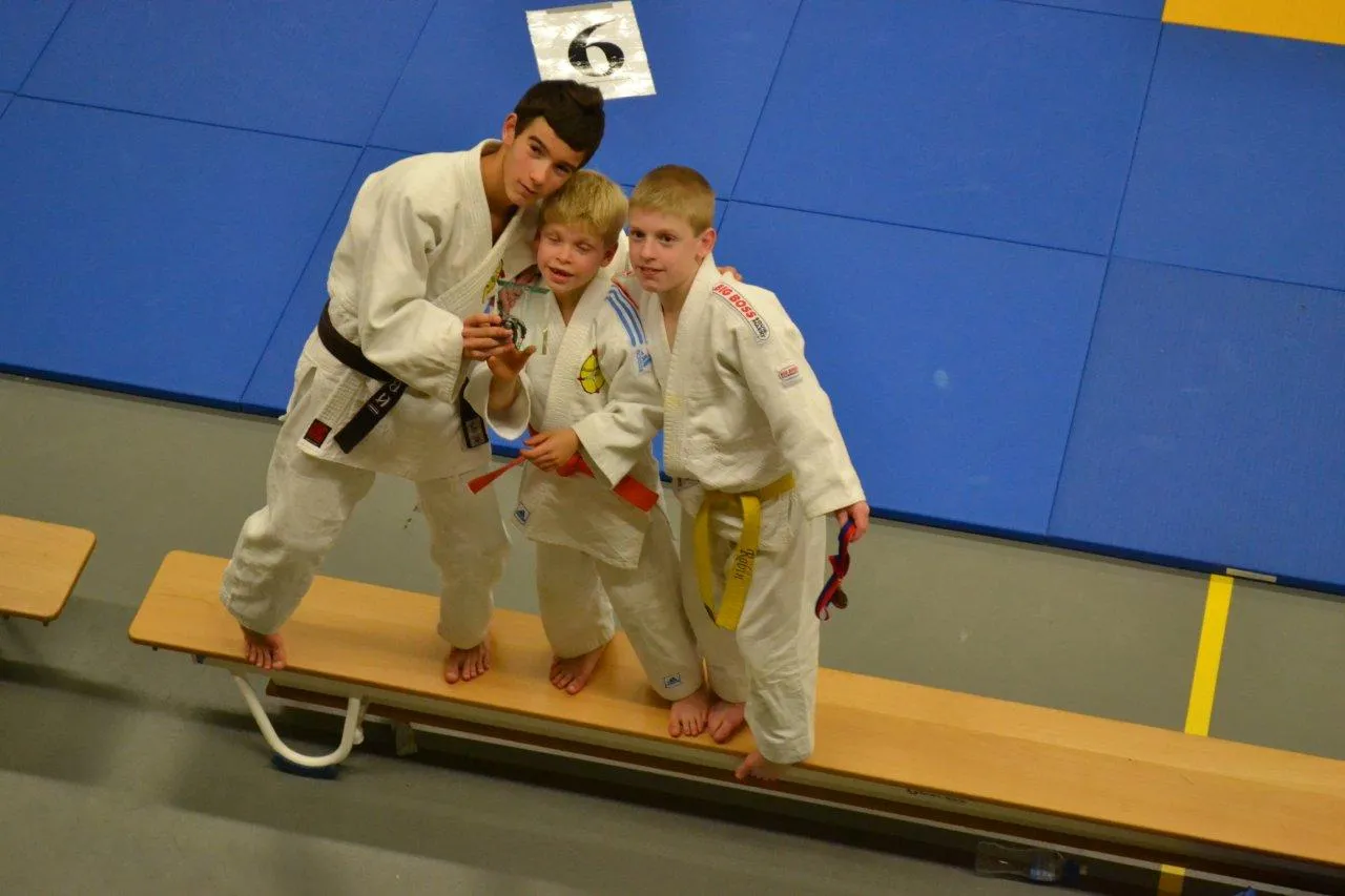 uk67dtx2og8dyiefv0yckslzs 100183