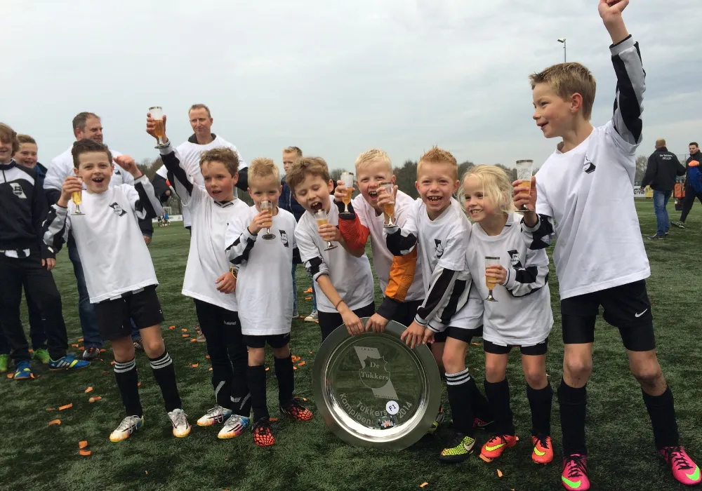 umk15m48wby87xumq3807akm2 image1