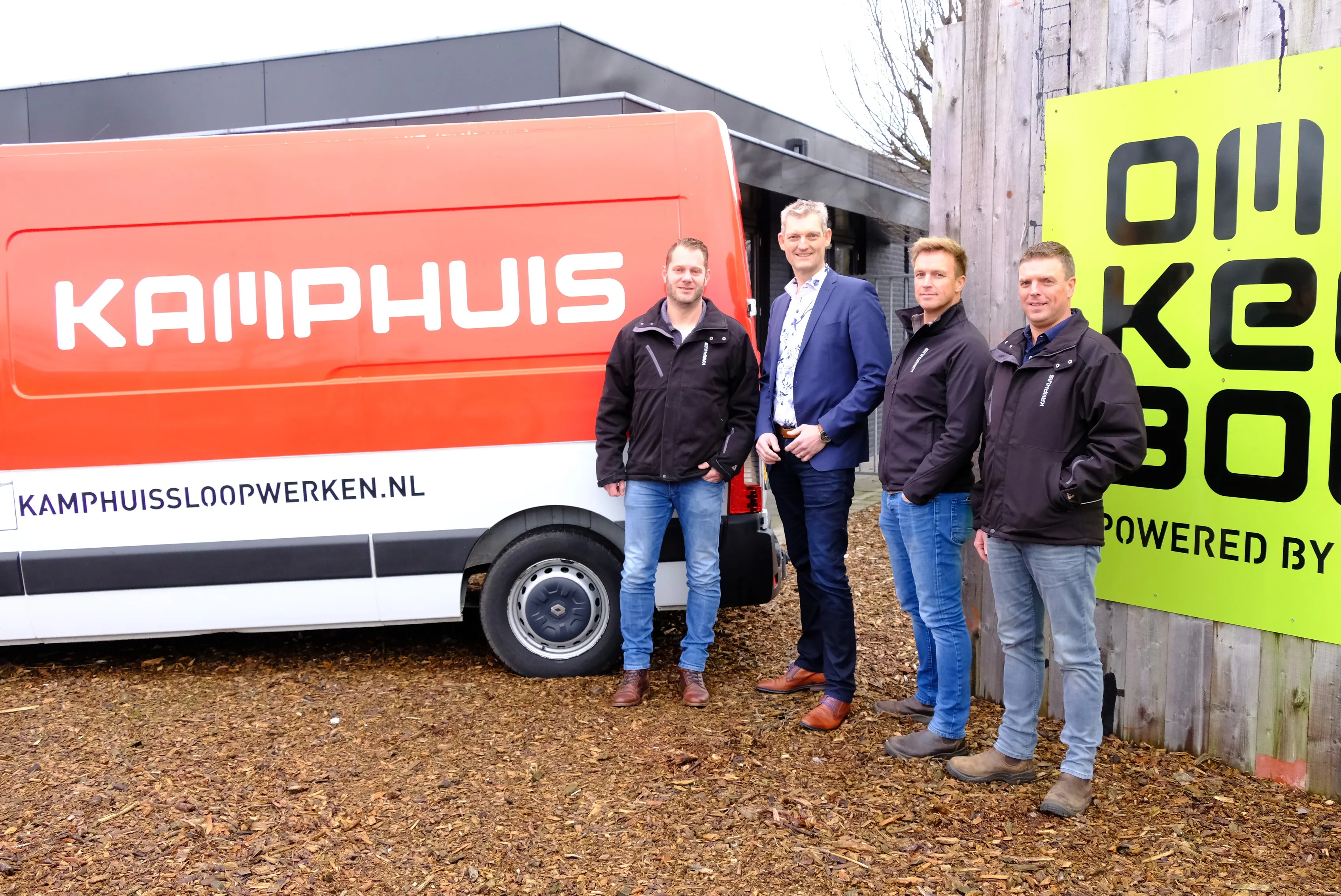 wethouder volmerink met directie kamphuis sloopwerken en asbestsanering