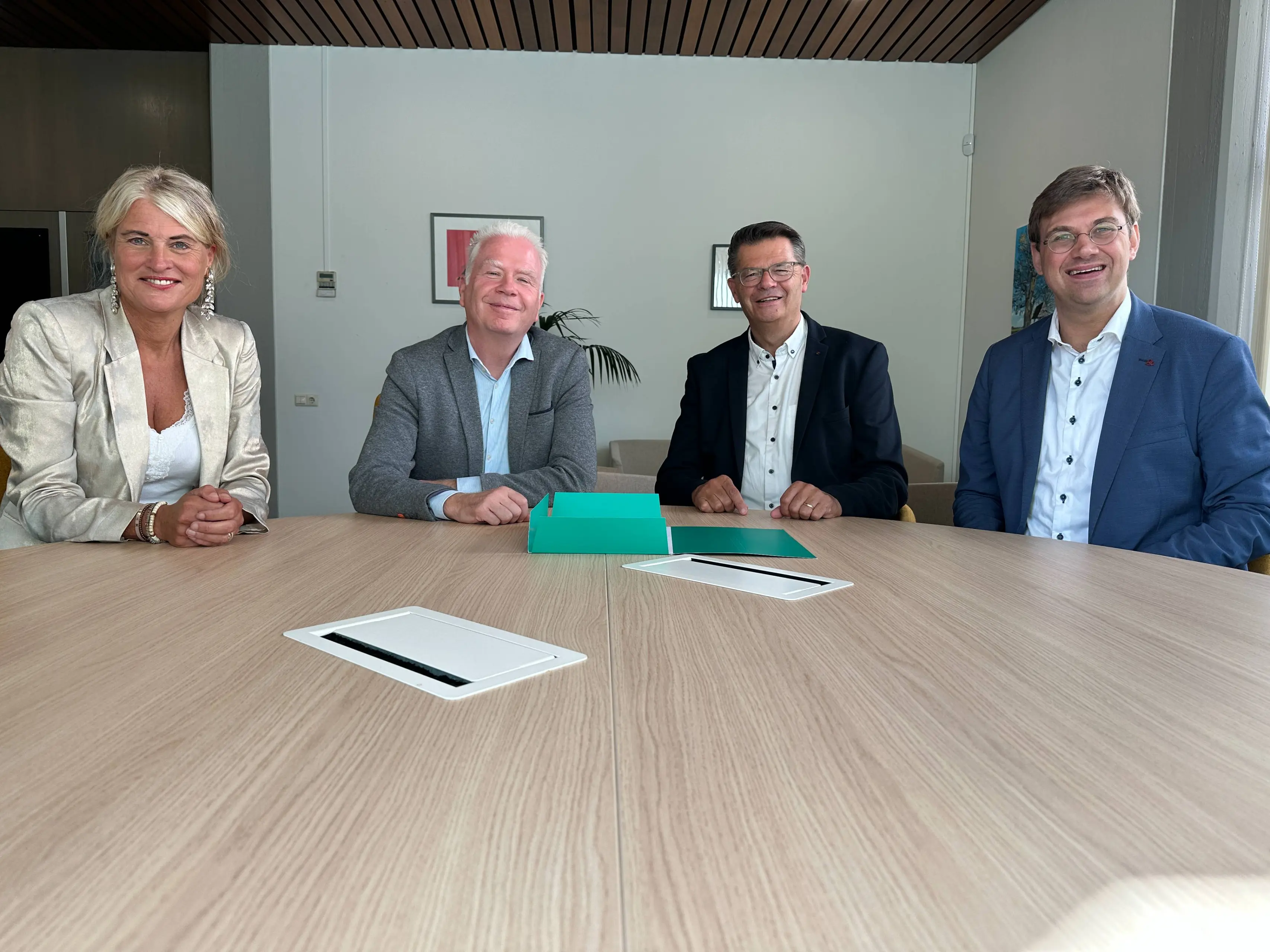 Foto v.l.n.r. Marjana van Belkum - Rob Olde Kalter - Frank Niens - Menno Both